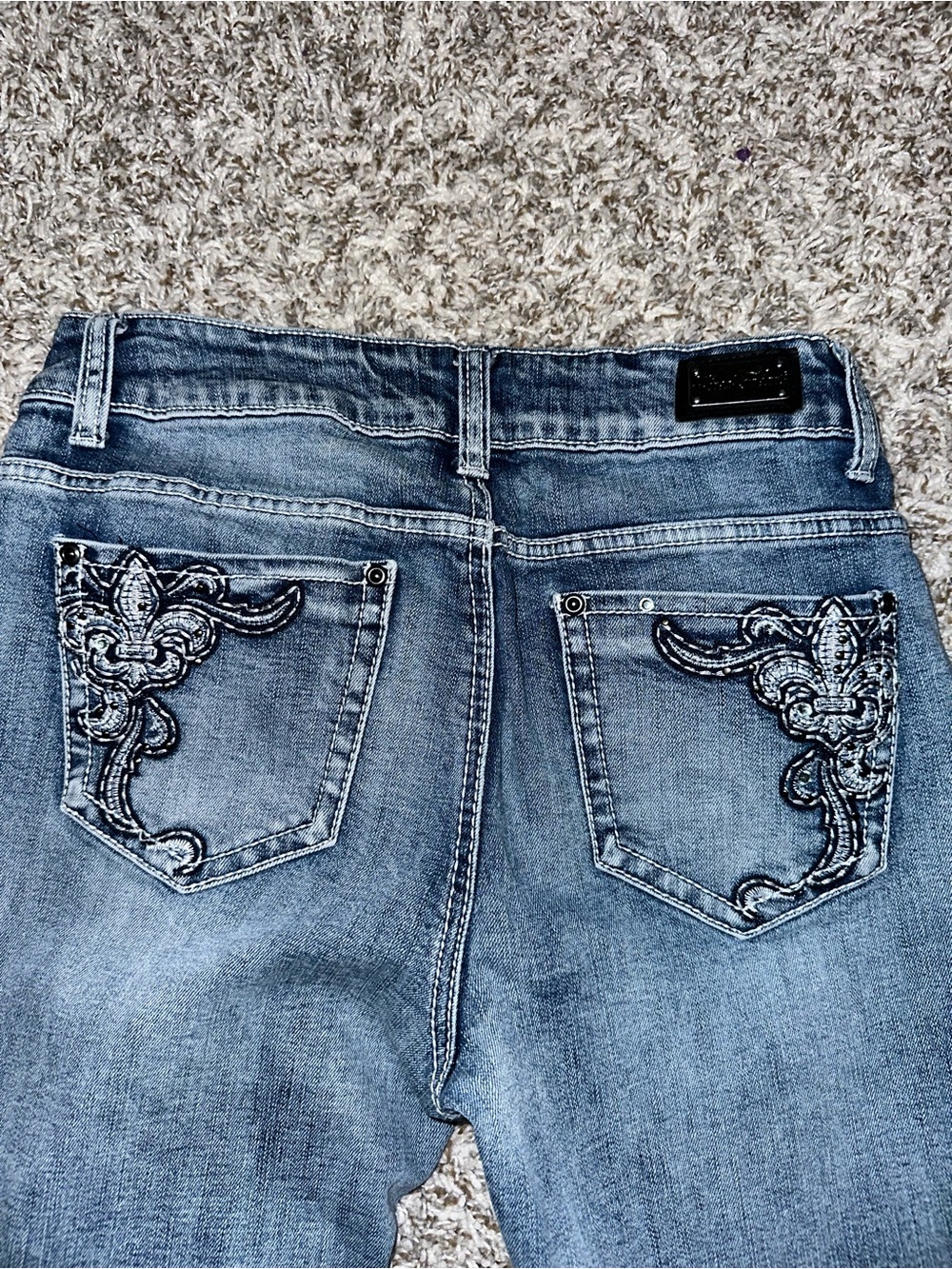 Embroidered Back-Pocket Boot Cut Jeans - Blue